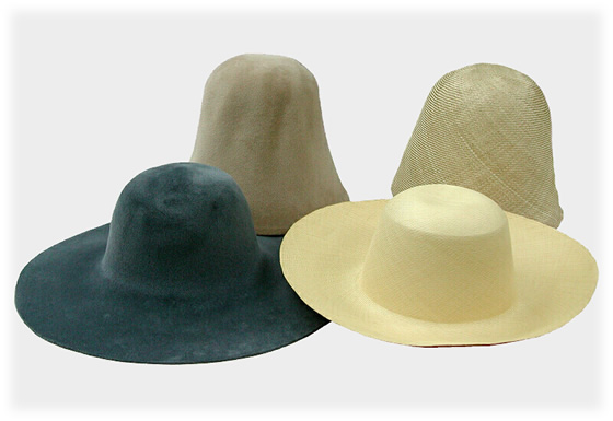 フード型（Hood 筒型）とキャペリーン型（Capeline 縁付）フェルト帽体、編み帽体材料